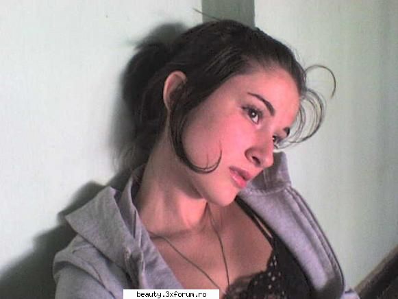 poze noi... heloo mijto facuta poz chiar imi place mai ales fluurele this don't scard!: